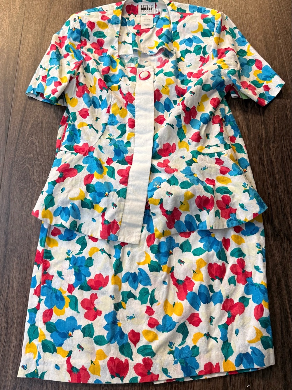 Leslie Fay White Floral Blouse/Skirt with Blue, Red, Yellow, Green Flowers
